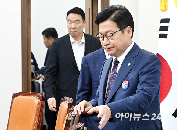정점식 국민의힘 원내대표가 2일 서울 여의도 국회에서 열린 최고위원회의에 참석하고 있다. [사진=곽영래 기자]