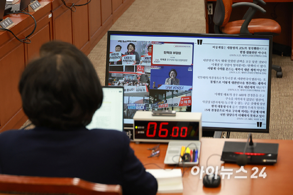 이혜훈 기획예산처 장관 후보자가 23일 서울 여의도 국회에서 열린 재정경제기획위원회의 인사청문회에서 의원 질의에 답하고 있다. [사진=곽영래 기자]