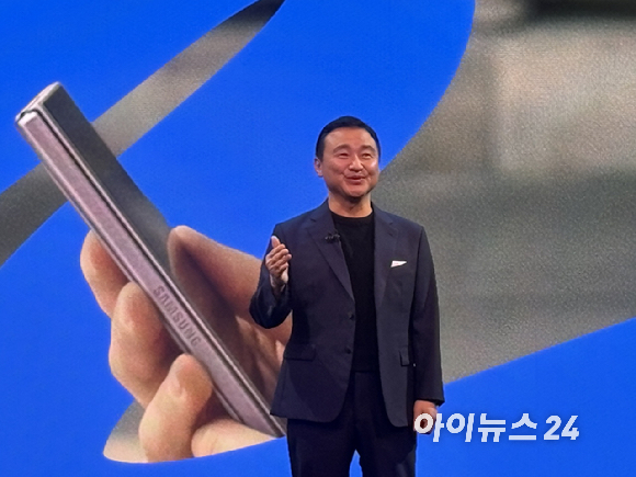 '폴드8 흥행 자신감'…노태문, 삼성전자 주식 7억원어치 샀다
