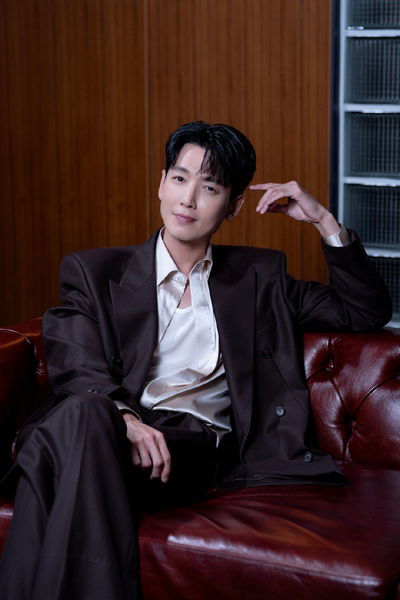 배우 정경호가 영화 '보스' 인터뷰에 앞서 포즈를 취하고 있다. [사진=(주)하이브미디어코프]