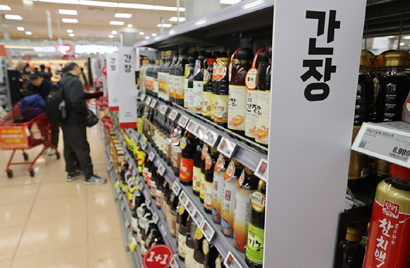 서울 한 대형마트의 양념 매대. [사진=연합뉴스]