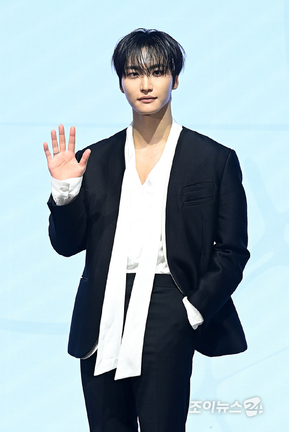 에이티즈 성화가 5일 오후 서울 여의도 페어몬트 엠버서더 서울에서 열린 미니 13집 '골든 아워 : 파트 4(GOLDEN HOUR : Part.4)' 발매 기념 기자간담회에서 포즈를 취하고 있다. [사진=곽영래 기자]