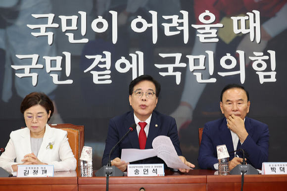 국민의힘 송언석 비상대책위원장 겸 원내대표가 31일 국회에서 열린 비상대책위원회의에서 발언하고 있다. [사진=연합뉴스]