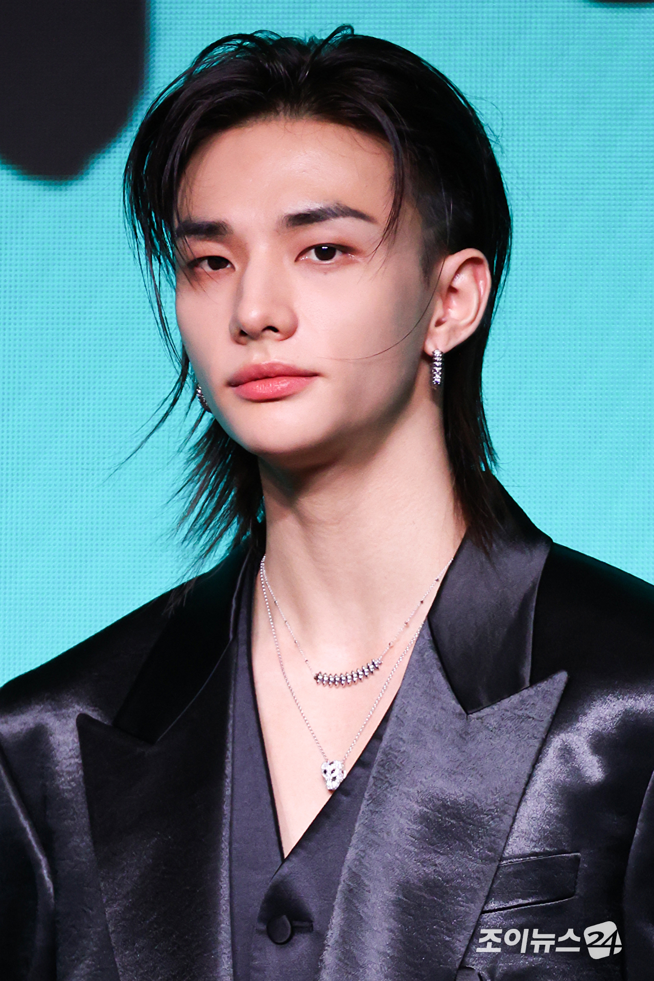 그룹 스트레이 키즈 현진이 6일 오후 서울 영등포구 여의도동 콘래드 서울 호텔에서 진행된 스트레이 키즈(Stray Kids) 새 미니앨범 '디스 앤 댓(THIS & THAT)' 발매 기념 기자간담회에 참석해 포즈를 취하고 있다. [사진=문수지 기자]
