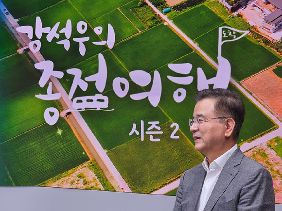 지난달 28일 오전 서울 마포구 상암동 LG헬로비전 본사에서 강석우 배우가 인터뷰에 참여하고 있다. [사진=LG헬로비전]