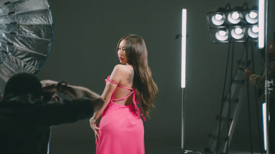 제시의 새 디지털 싱글 'ZOOM' 뮤직비디오 티저 영상이 공개돼 관심을 모으고 있다. [사진=제시 'ZOOM' MV 티저 영상 캡쳐]
