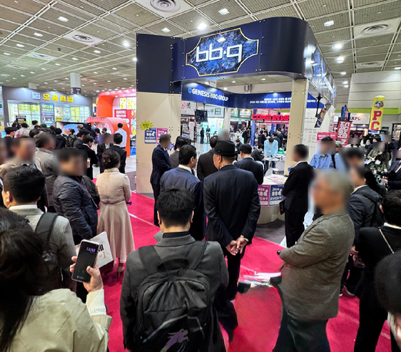 제너시스BBQ그룹이 IFS 프랜차이즈 창업&middot;산업 박람회에 참가해 예비창업가들과의 접점을 늘렸다. [사진=제너시스BBQ그룹]