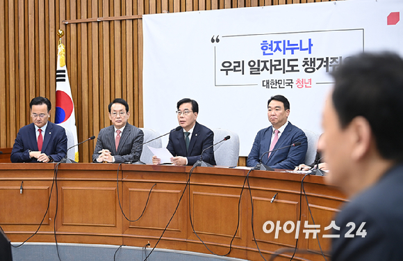 송언석 국민의힘 원내대표가 16일 서울 여의도 국회에서 열린 원내대책회의에서 발언하고 있다. [사진=곽영래 기자]