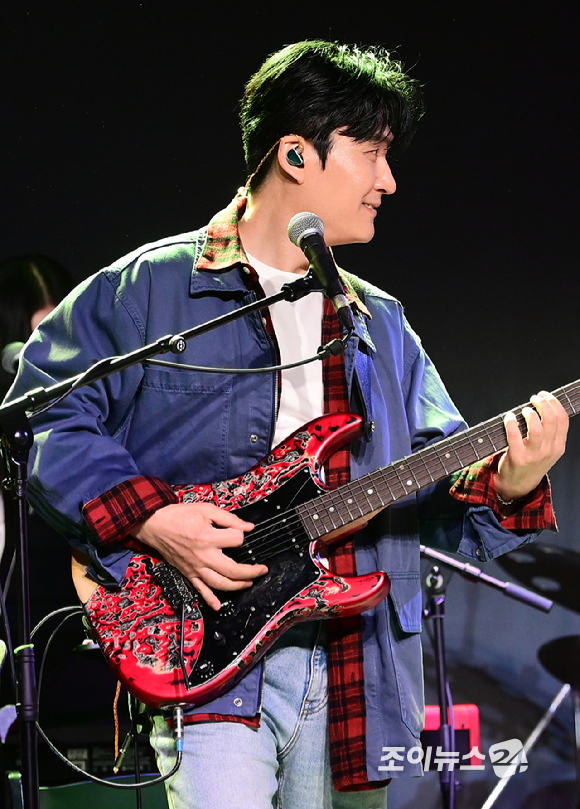 [포토] 아묻따밴드 전인혁, 고음 장인 기타리스트