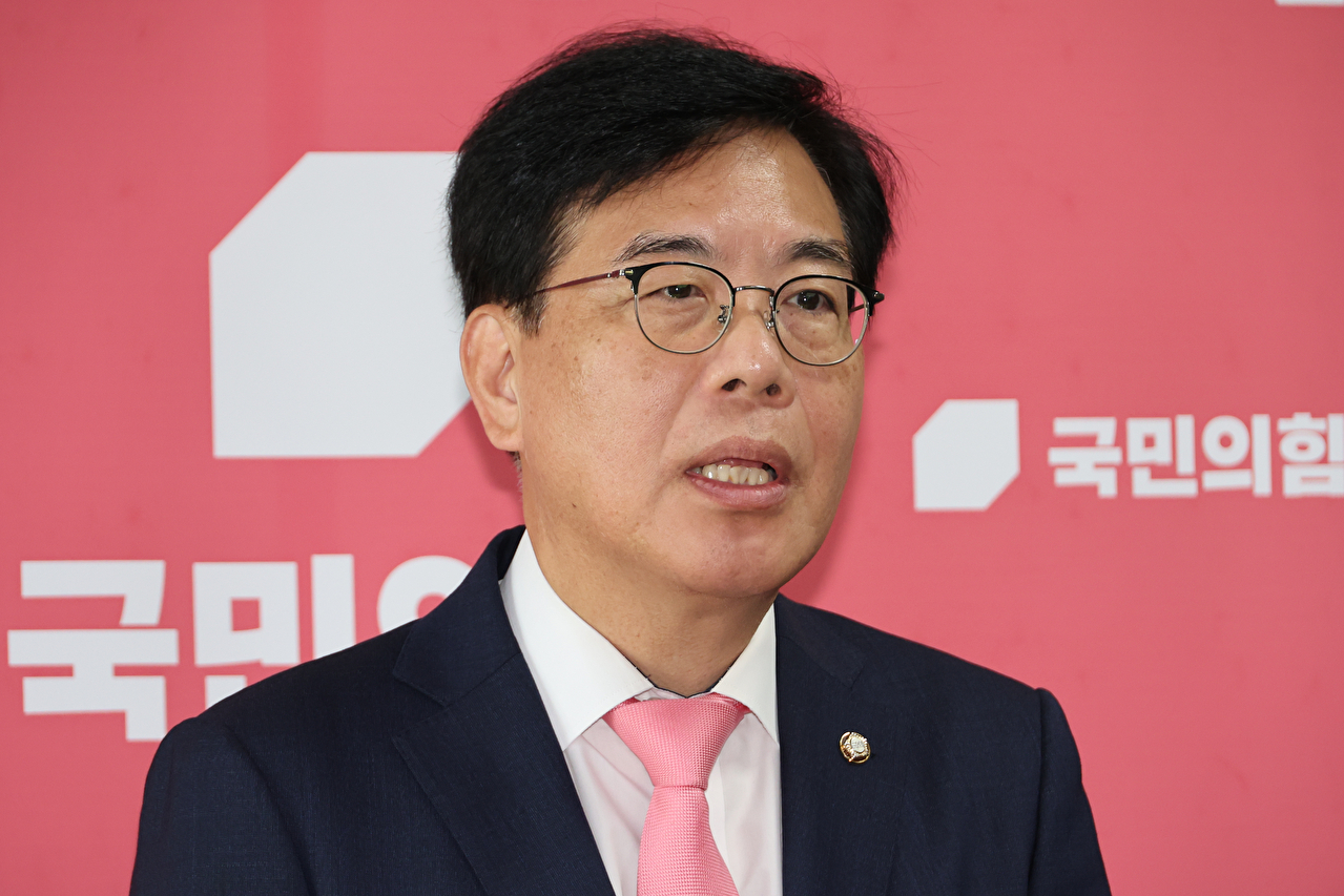 국민의힘 송언석 비대위원장 겸 원내대표가 25일 서울 여의도 국회에서 김건희특검의 김선교 의원실에 대한 압수수색을 비판하고 있다. 2025.7.25 [사진=연합뉴스]