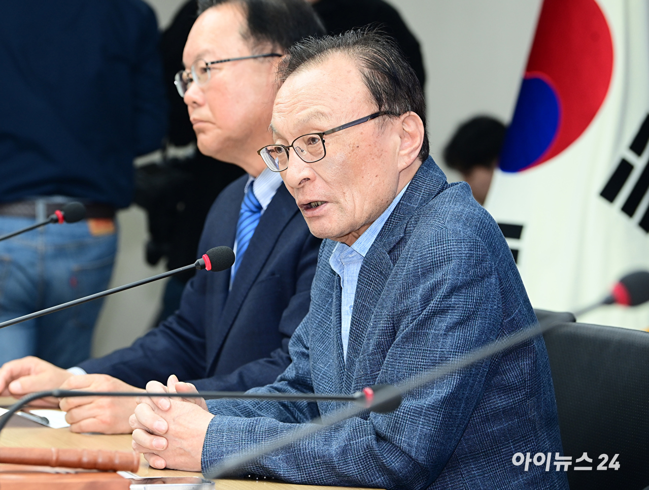 이해찬 더불어민주 상임공동선대위원장이 11일 오전 서울 여의도 더불어민주당 당사에서 열린 더불어민주당&middot;더불어민주연합 제12차 합동 중앙선거대책위원회의 겸 선대위 해단식에서 발언하고 있다. [사진=정소희 기자]