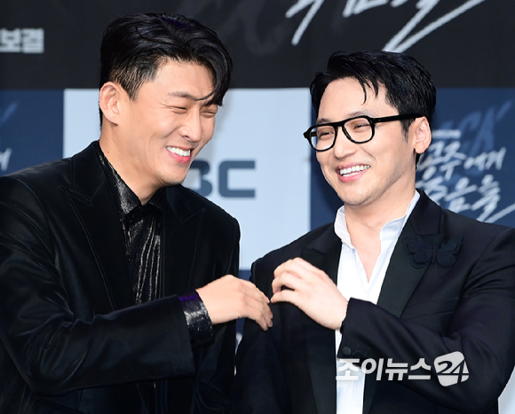 배우 고준과 변요한이 14일 오후 서울 마포구 상암동 MBC에서 열린 MBC 새 금토드라마 '백설공주에게 죽음을-Black Out' 제작발표회에 참석하고 있다. [사진=정소희 기자]