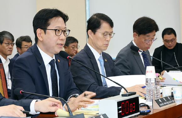[2026 국감] OTT·유튜브 구독료 줄인상에⋯배경훈 "이용자 부담 점검"