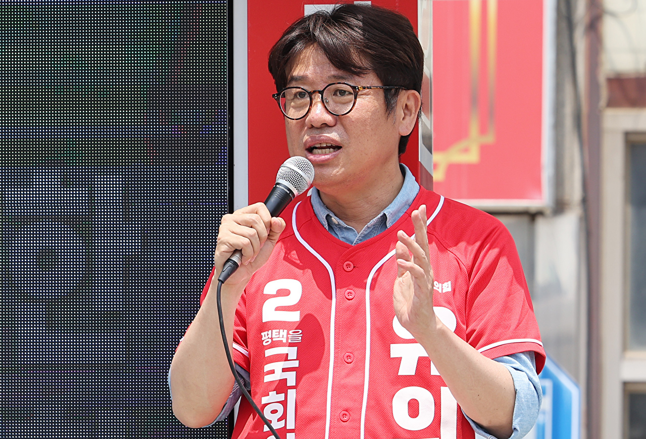 경기 평택을 국회의원 재선거에 출마한 국민의힘 유의동 후보가 2일 경기도 평택시 안중읍에서 지지를 호소하고 있다. 2026.6.2 [사진=연합뉴스]