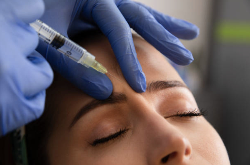 보툴리눔톡신 시술하는 모습. 기사에 언급된 업체와는 무관함. [사진=픽사베이]