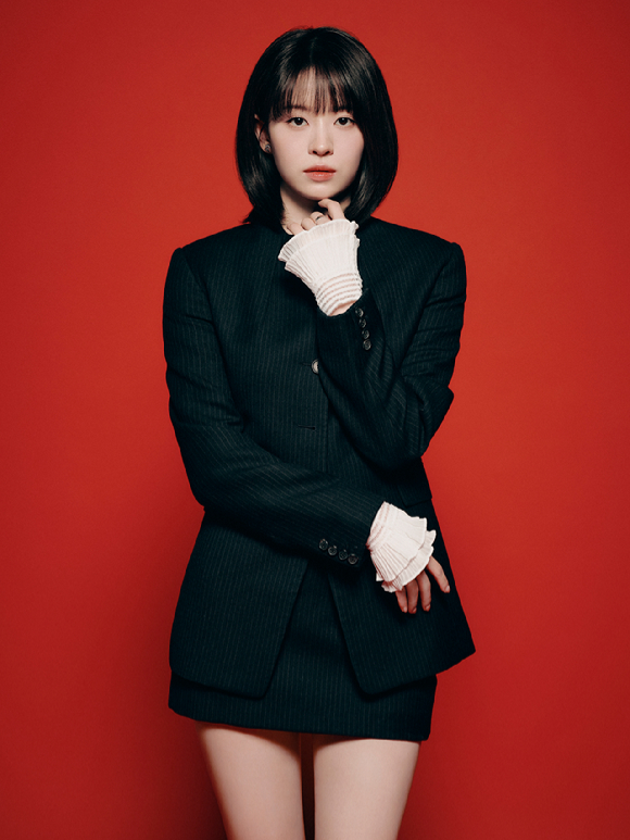 배우 전소영이 넷플릭스 시리즈 '기리고' 인터뷰에 앞서 포즈를 취하고 있다. [사진=넷플릭스]