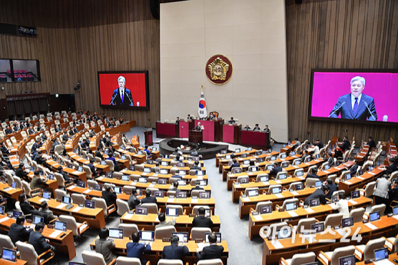 서왕진 조국혁신당 원내대표가 9일 오후 서울 여의도 국회에서 열린 본회의에서 비교섭단체 대표연설을 하고 있다. [사진=곽영래 기자]