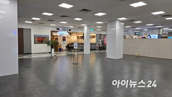 22일 찾은 서울 송파구 홈플러스 잠실점 매장 입구에 할인 안내문 놓여 있다. [사진=진광찬 기자]
