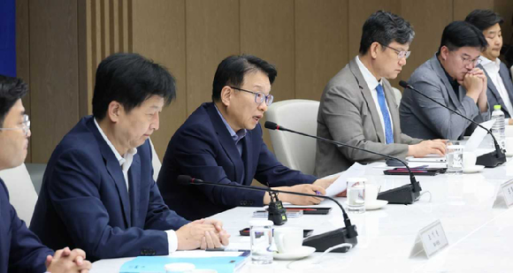 9일 서울 중구 대한상공회의소에서 개최된 '더불어민주당 코스피5000특위 경제형벌민사책임합리화TF - 경제8단체 간담회'에서 박일준 대한상의 상근부회장이 인사말을 하고 있다. [사진=대한상공회의소]