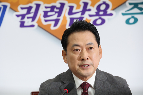 국민의힘 장동혁 대표가 3일 서울 여의도 국회에서 열린 최고위원회의에서 발언하고 있다. 2025.11.3 [사진=연합뉴스]