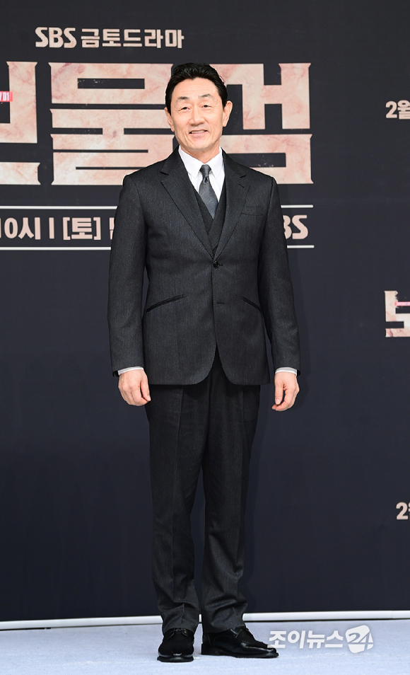 배우 허준호가 21일 오후 서울 양천구 목동 SBS에서 열린 SBS 새 금토드라마 '보물섬' 제작발표회에 참석 하고 있다. [사진=정소희 기자]