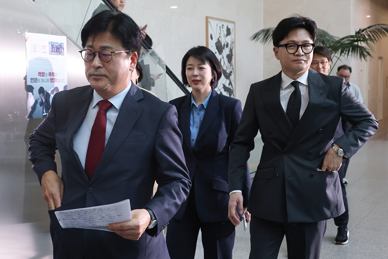 국민의힘 김종혁 전 최고위원이 20일 국회 소통관에서 중앙윤리위 징계에 대한 법원의 효력정지 가처분 인용 결정과 관련해 기자회견장을 향하고 있다. 2026.3.20 [사진=연합뉴스]