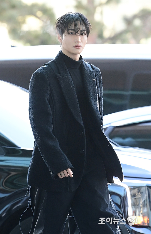 그룹 에이티즈(ATEEZ) 성화가 20일 해외 일정 참석 차 인천국제공항을 통해 출국하고 있다. [사진=정소희 기자]