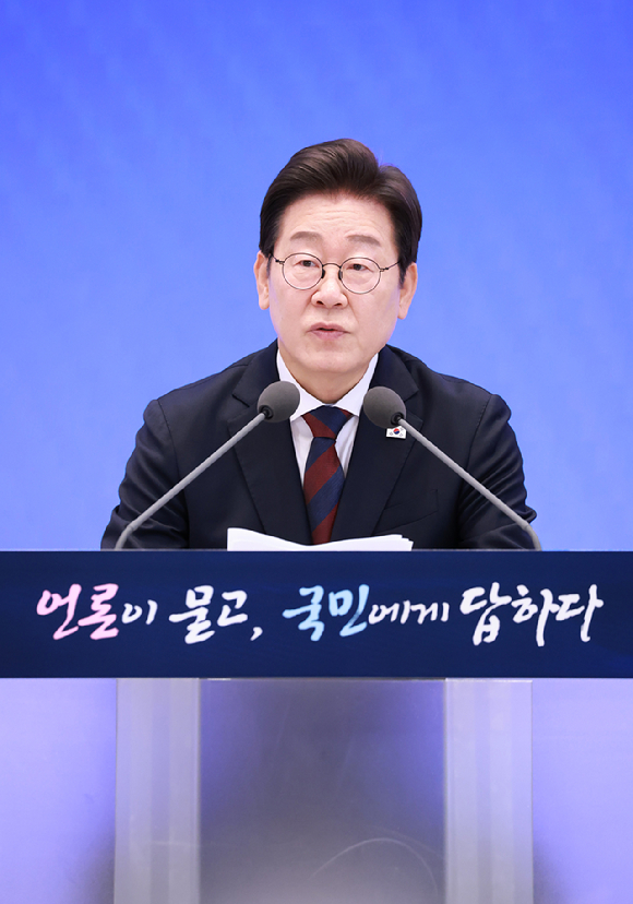 이재명 대통령이 3일 청와대 영빈관에서 열린 '대통령의 30일, 언론이 묻고 국민에게 답하다' 기자회견에서 인사말을 하고 있다. 2025.7.3 [사진=연합뉴스]