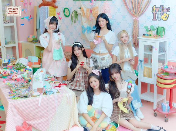 아이브 2026 시즌 그리팅 [사진=스타쉽엔터테인먼트]