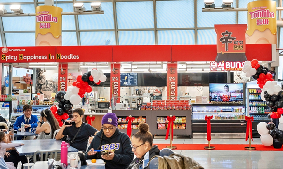 미국 뉴욕 JFK 공항 '신라면 분식' 전경. [사진=농심]