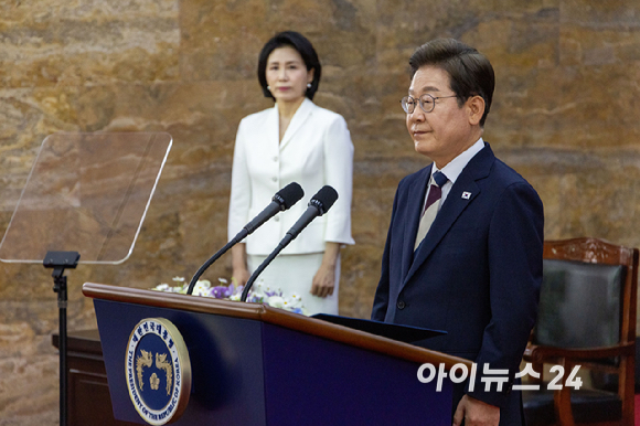 이재명 대통령이 6월4일 국회 본청 로텐더홀에서 열린 제21대 대통령 취임사를 하고 있다. [사진=국회시잔취재단]