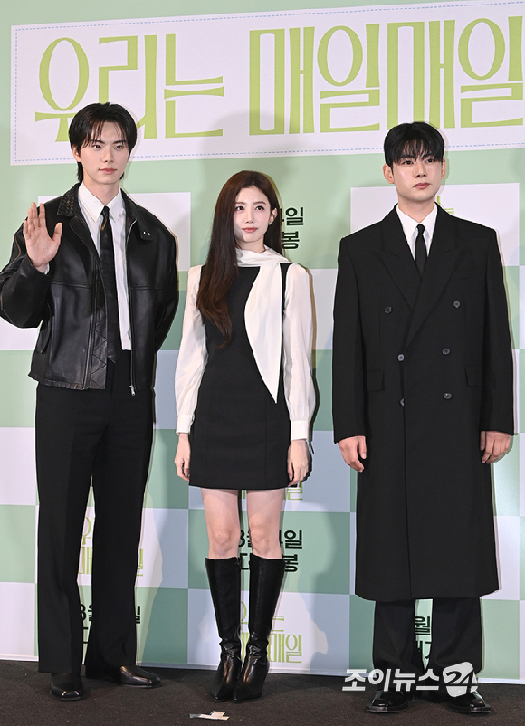 배우 이채민, 최유주, 류의현이 23일 오후 서울 용산구 CGV 용산아이파크몰에서 열린 영화 '우리는 매일매일' 언론시사사회에서 포토타임을 갖고 있다. [사진=곽영래 기자]