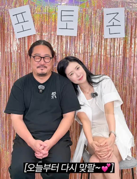 걸그룹 리센느 원이가 16일 오전 서울 강남구 코엑스에서 열린 '캐릭터 라이선싱 페어&middot;보드게임콘 2026' 개막식 행사에서 홍보대사 위촉 후 축하 공연을 선보이고 있다. [사진=곽영래 기자]