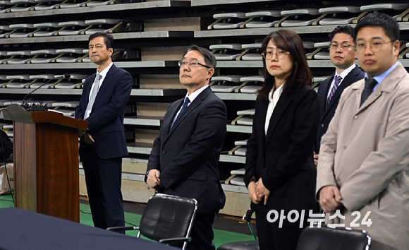 이태한 선거관리위원회 특별검사가 28일 6.3 지방선거 투표용지 공개 검증을 위해 서울 올림픽공원 핸드볼경기장에서 기자회견을 갖고 있다. [사진=사진공동취재단 ]
