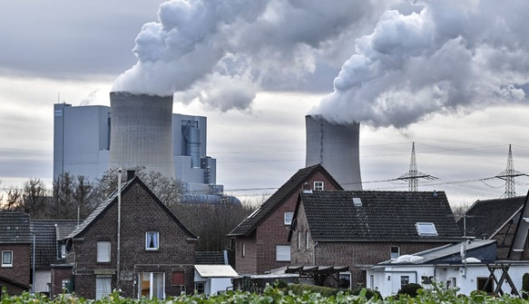 유럽연합 등은 탈석탄을 가속화하고 있다. 앞으로 탄소국경조정제도 등이 시행되면 우리나라는 수출에 큰 타격이 예상된다. 독일의 화력발전소. [사진=AP/뉴시스]
