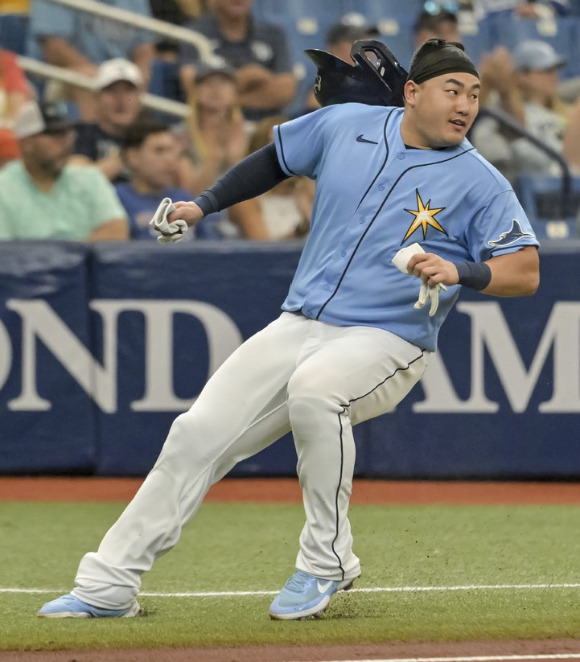 최지만이 피츠버그 구단과 연봉조정위에서 패소했다. MLB 연봉조정위는 2023시즌 연봉을 두고 구단측 의사를 받아들였다. 사진은 탬파베이 시절 최지만, 그는 지난해 11월 트에이드를 통해 탬파벵에서 피츠버그로 이적했다. [사진=뉴시스]