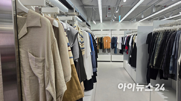 31일 무신사 스토어 강남 1층에 바련된 '무신사 영' 공간.