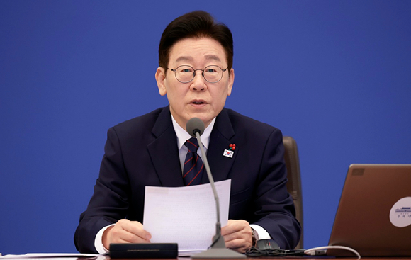 이재명 대통령이 지난 22일 청와대에서 열린 수석보좌관회의에서 발언하고 있다. [사진=연합뉴스]