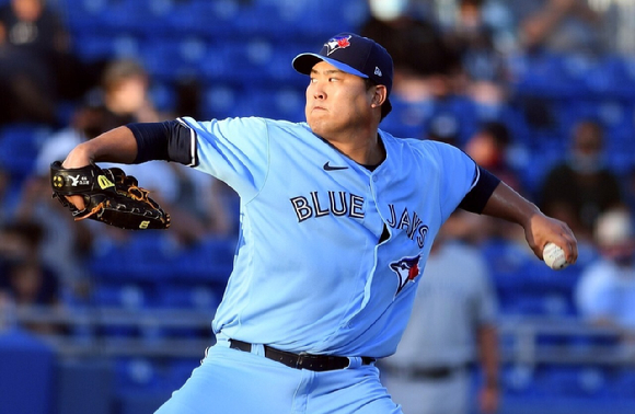 지난달 27일 서울 잠실야구장에서 열린 2025 프로야구 한국시리즈 한화 이글스 대 LG 트윈스 2차전. 1회 말 한화 선발투수 류현진이 역투하고 있다. [사진=연합뉴스]