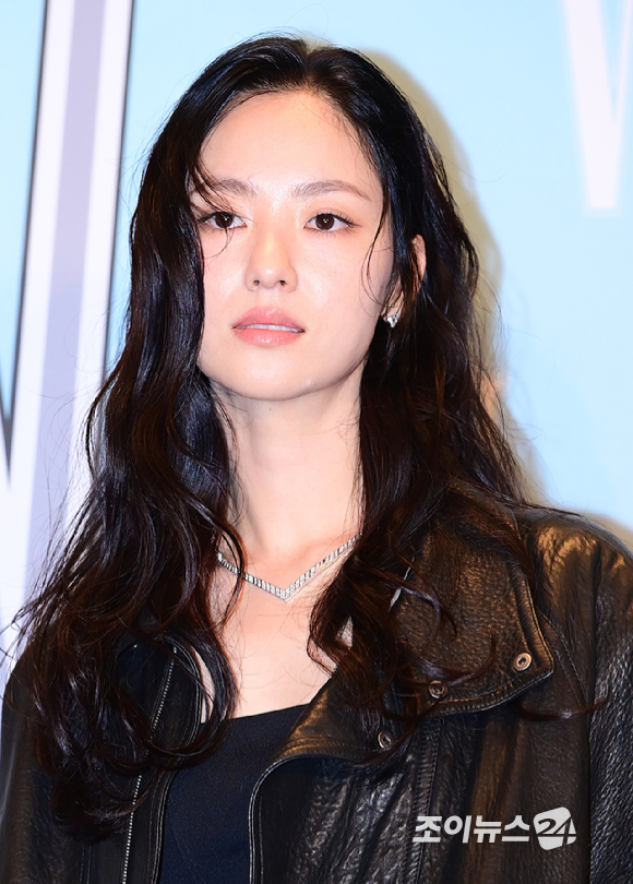 배우 전여빈이 15일 오후 서울 종로구 포시즌스 호텔에서 열린 제20회 유방암 인식 항상 캠페인 자선 행사 'LOVR YOUR'에 참석하고 있다. [사진=정소희 기자]