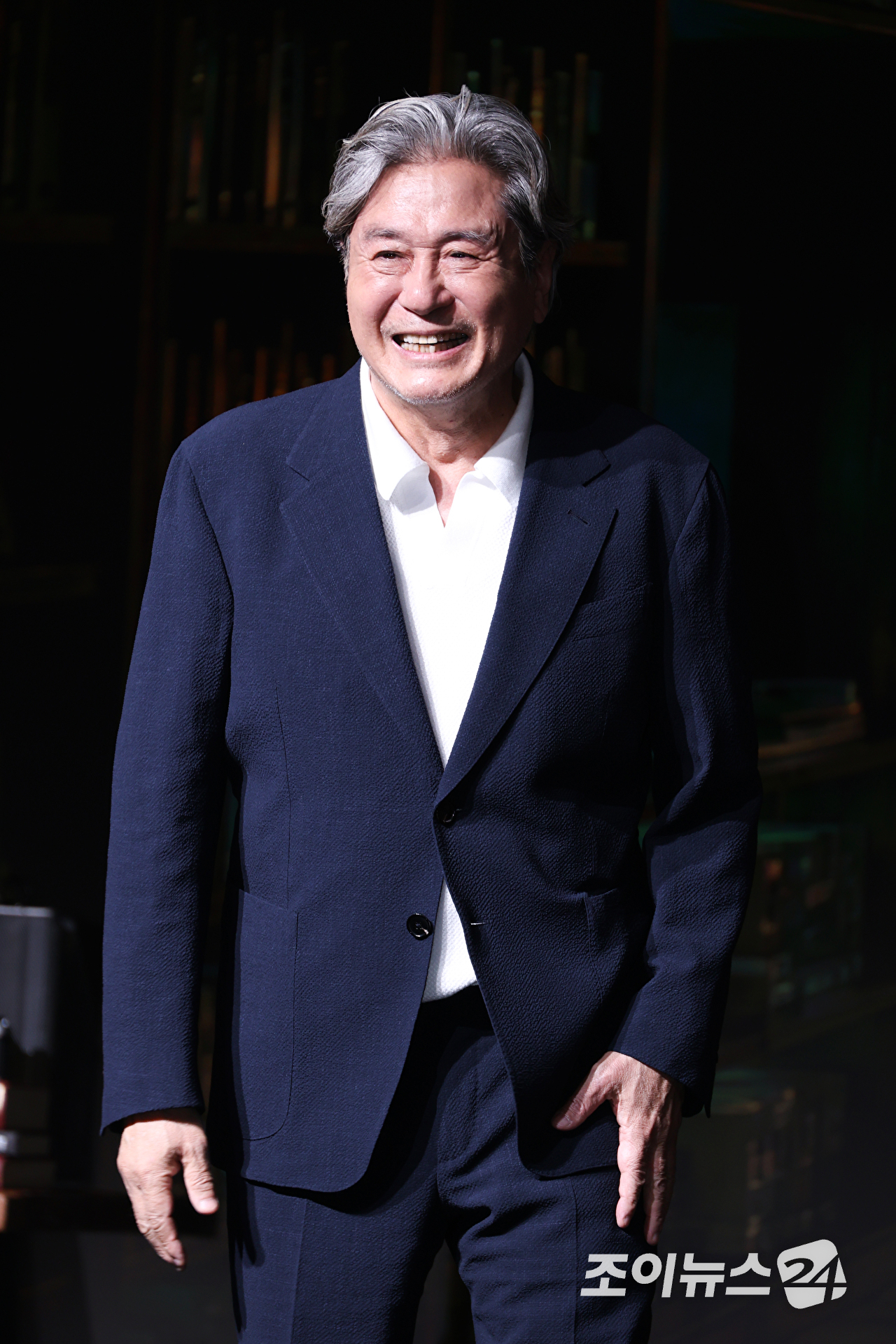 배우 최민식이 24일 오전 서울 마포구 호텔 나루 서울 엠갤러리에서 진행된 넷플릭스 시리즈 '맨 끝줄 소년' 제작발표회에 참석해 포즈를 취하고 있다. [사진=문수지 기자]