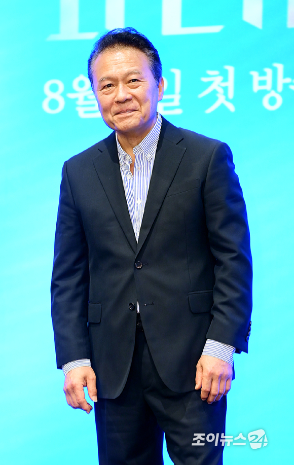 배우 천호진이 6일 오후 서울 신도림 더세인트 그랜드 볼룸에서 열린 KBS2 새 주말드라마 '화려한 날들' 제작발표회에 참석하고 있다. [사진=정소희 기자]