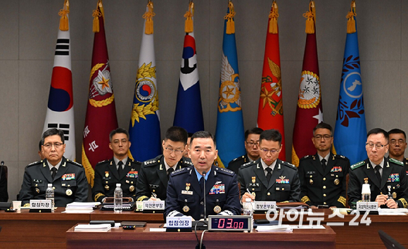 진영승 합동참모의장이 8일 오전 서울 용산구 국방부에서 열린 국회 국방위원회의 합동참모본부에 대한 국정감사에서 의원 질의에 답변하고 있다. [사진=국회사진기자단 ]
