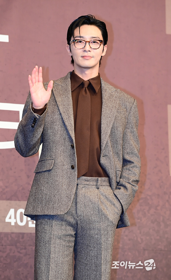 배우 박서준이 4일 오후 서울 구로구 더링크서울 트리뷰트포트폴리오 호텔에서 열린 JTBC 새 토일드라마 '경도를 기다리며' 제작발표회에 참석하고 있다. [사진=정소희 기자]