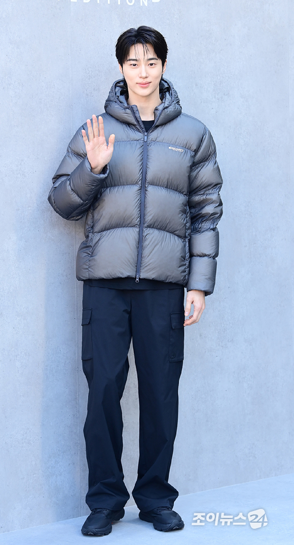 배우 변우석이 23일 오후 서울 성동구 코사이어티 서울숲에서 진행된 DISCOVERY WINTER BASE CAMP 포토콜 행사에 참석하고 있다. [사진=정소희 기자]