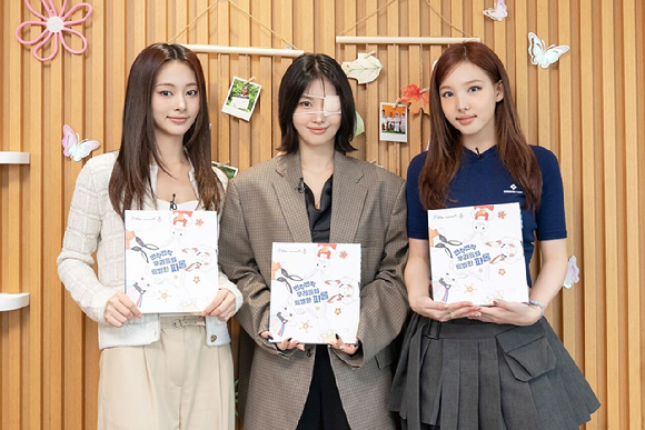 'JYP 4 EARTH' 콘텐츠 트와이스 나연, 모모, 쯔위 이미지 [사진=JYP엔터테인먼트]