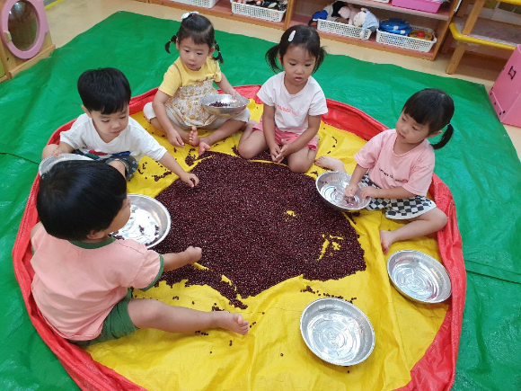 제주삼화5차 부영 사랑으로 어린이집이 원아들이 수업에 참여하고 있다. [사진=부영그룹]