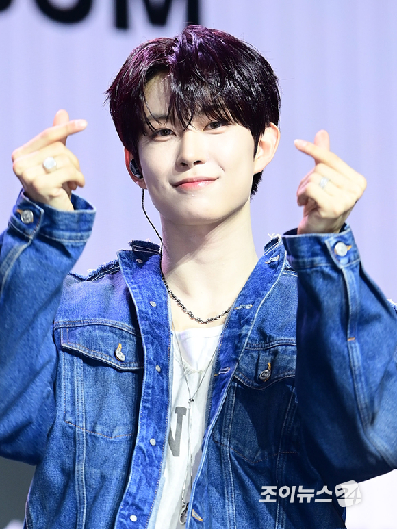 그룹 알파드라이브원 건우가 12일 오후 서울 용산구 블루스퀘어 SOL트래블홀에서 열린 알파드라이브원(ALPHA DRIVE ONE) 첫 번째 데뷔 미니 1집 'EUPHORIA'(유포리아) 발매 기념 쇼케이스에 참석하고 있다. [사진=정소희 기자]