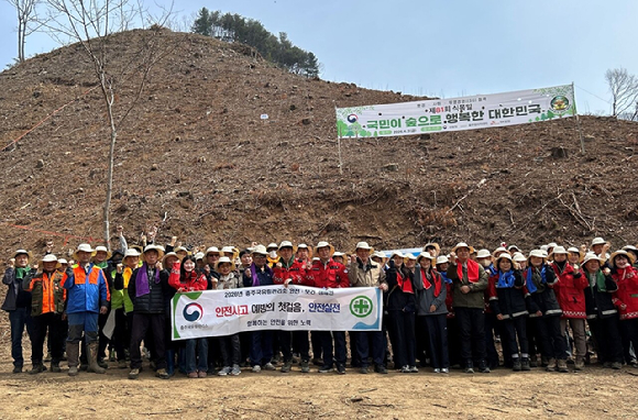지난 3일 행사 후 참석자들이 기념사진을 촬영하고 있다. [사진= 풀무원]