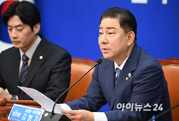  더불어민주당 김병기 당대표 직무대행 겸 원내대표가 30일 오전 서울 여의도 국회에서 열린 최고위원회의에서 발언하고 있다. [사진=곽영래 기자]